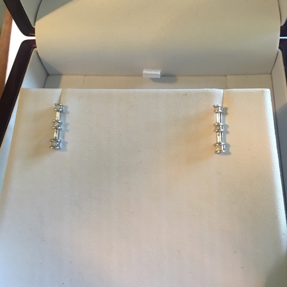 Diamonds 10k Solid Gold Linear Earrings - Picture 5 of 8